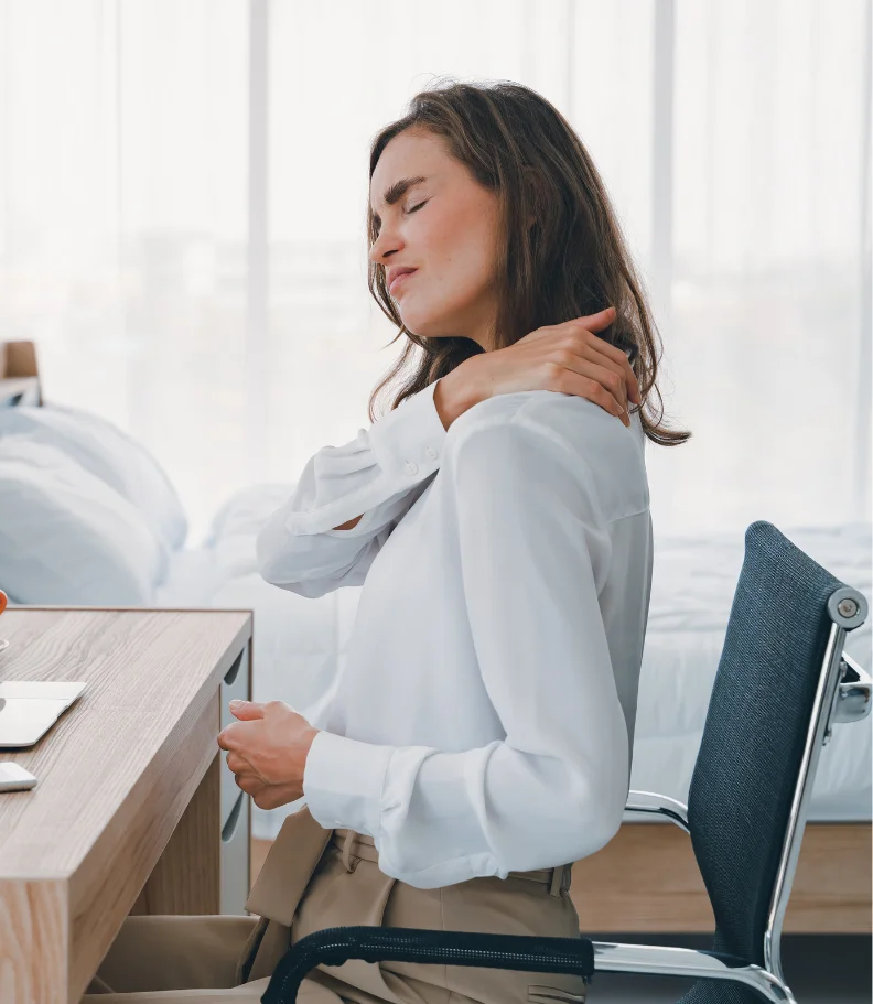 woman with neck pain in Los Angeles CA